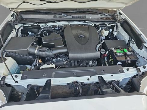 Used 2020 Toyota Tacoma SR5 RWD image 36