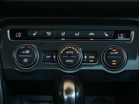 Used 2019 Volkswagen Tiguan SE w/ Panoramic Sunroof Package image 14