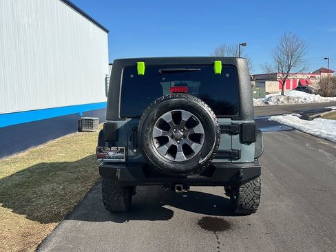 Used 2015 Jeep Wrangler Unlimited Rubicon w/ Connectivity Group AWD/4WD image 6