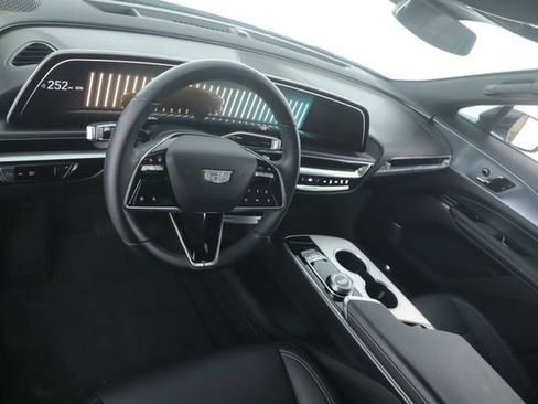Used 2024 Cadillac Lyriq Tech RWD image 17