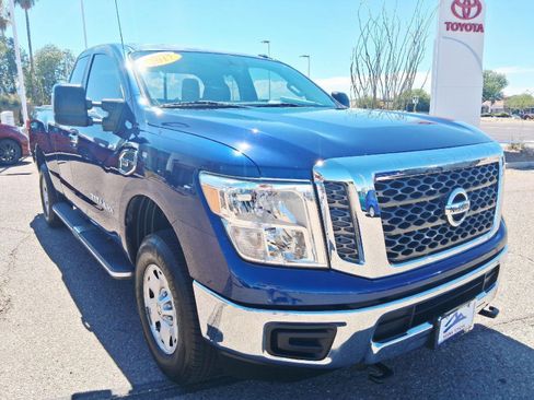 Used 2017 Nissan Titan SV AWD/4WD image 8