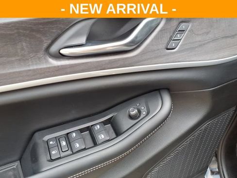 Used 2025 Jeep Grand Cherokee Limited w/ Black Appearance Package AWD/4WD image 14