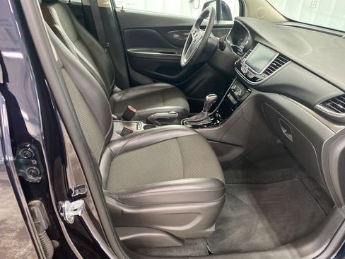 Used 2021 Buick Encore Preferred AWD/4WD image 11