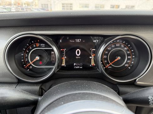 Used 2019 Jeep Wrangler Unlimited Sahara image 8