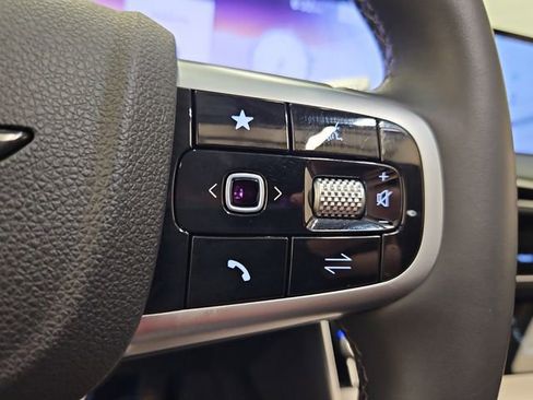 Used 2026 Genesis GV70 2.5T Select image 25