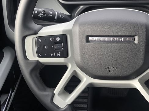 Used 2024 Land Rover Defender 110 SE image 15