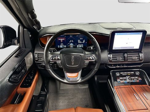 Used 2019 Lincoln Navigator Reserve image 25