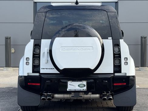 Certified 2025 Land Rover Defender 110 V8 AWD/4WD image 7