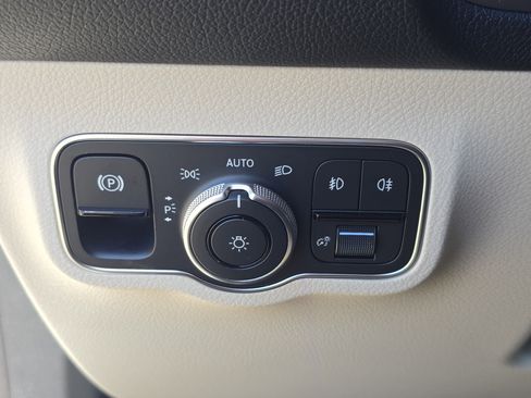 New 2026 Mercedes-Benz GLB 250 4MATIC image 24