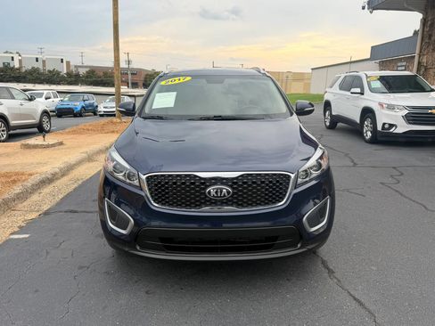 Used 2017 Kia Sorento LX FWD image 2