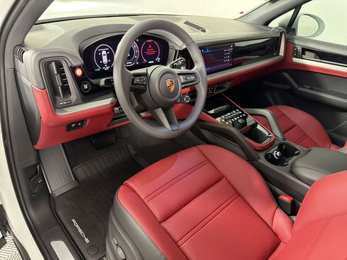 Used 2026 Porsche Cayenne AWD/4WD image 4