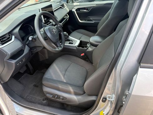 Certified 2025 Toyota RAV4 XLE AWD/4WD image 4