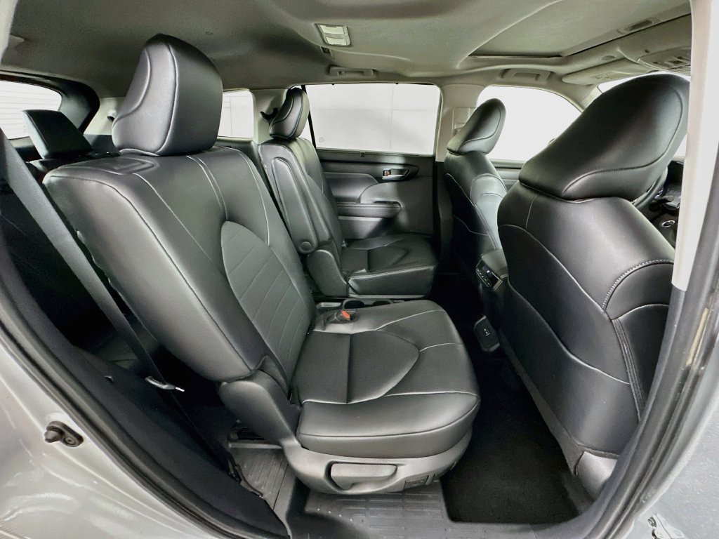 Certified 2025 Toyota Highlander XLE FWD image 27