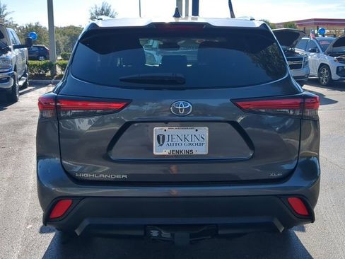 Used 2021 Toyota Highlander XLE image 5