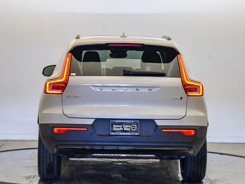 Certified 2025 Volvo XC40 B5 Ultra w/ Climate Package image 3