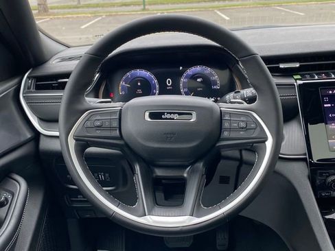 New 2025 Jeep Grand Cherokee Altitude image 22