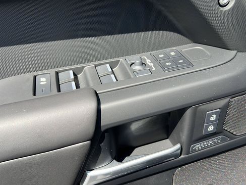 New 2026 Land Rover Defender 130 X-Dynamic SE AWD/4WD image 25
