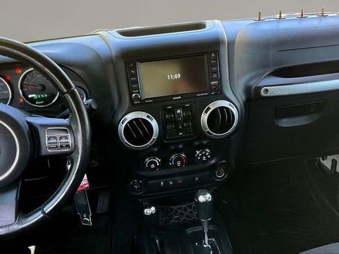 Used 2016 Jeep Wrangler Unlimited Sahara AWD/4WD image 9