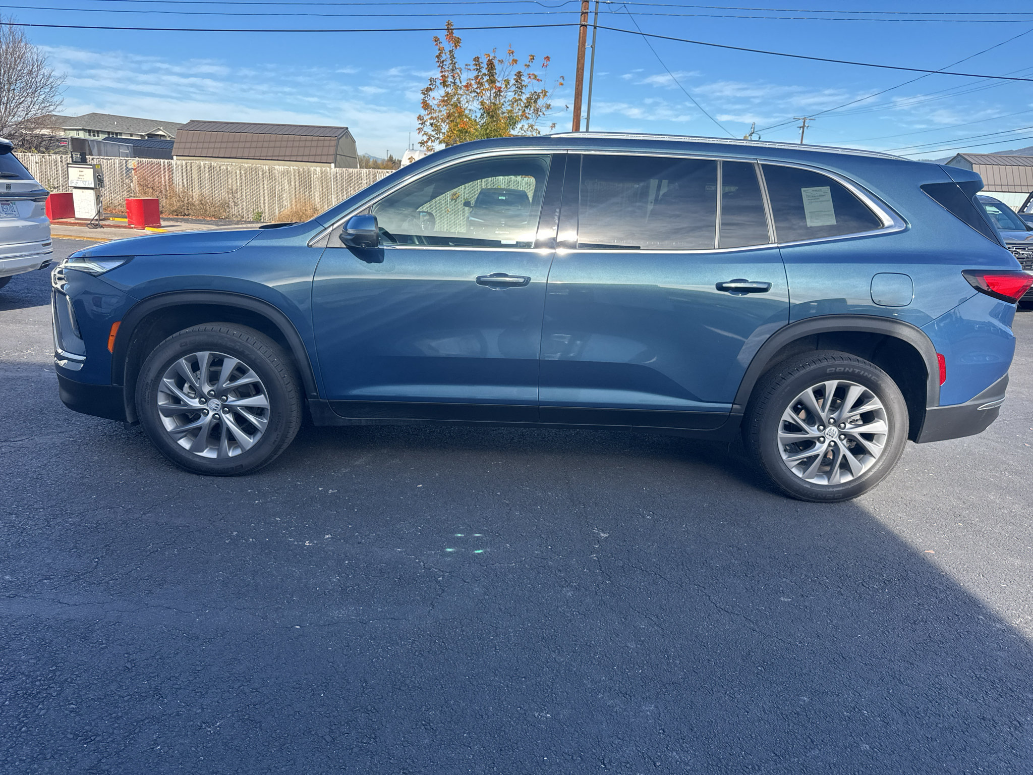 Used 2025 Buick Enclave Preferred w/ Power Package AWD/4WD image 1