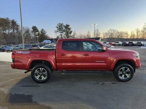 Used 2019 Toyota Tacoma TRD Sport image 4