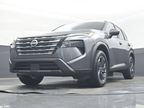 Used 2025 Nissan Rogue SV FWD image 22