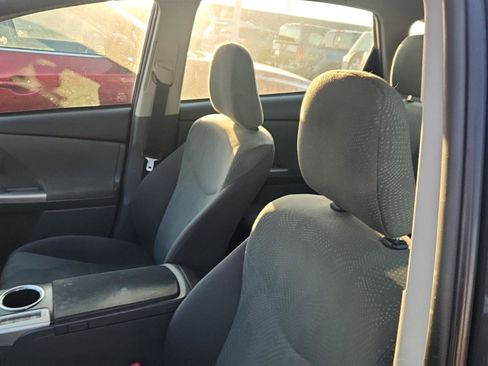 Used 2014 Toyota Prius V Three image 9