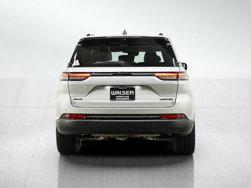 Used 2024 Jeep Grand Cherokee Limited w/ Luxury Tech Group II AWD/4WD image 4