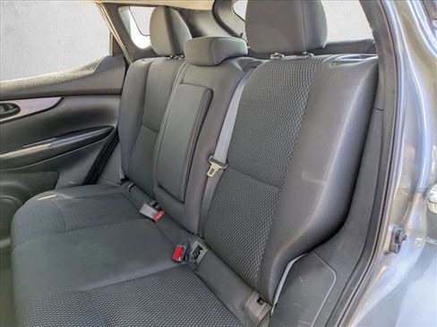 Used 2018 Nissan Rogue Sport S image 15