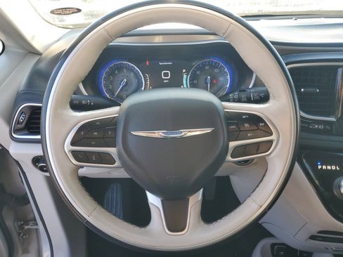 Used 2019 Chrysler Pacifica Limited image 14