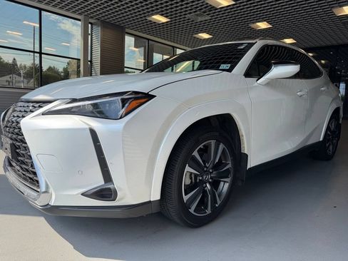 Used 2024 Lexus UX 250h AWD w/ Premium Package image 2