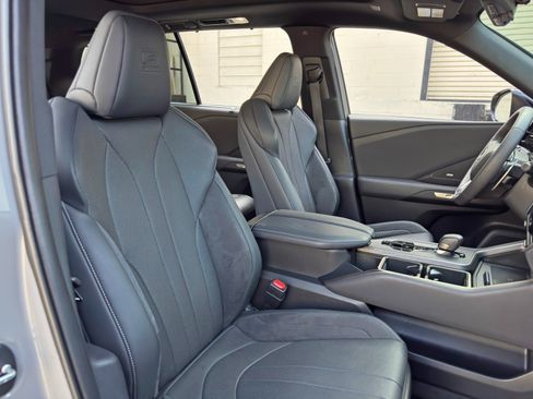Used 2024 Lexus TX 500h AWD w/ Technology Package image 37