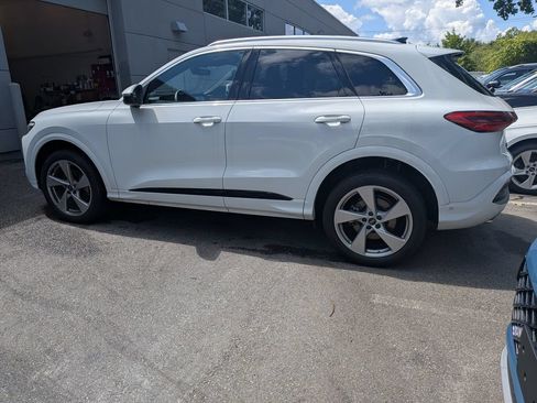 Used 2025 Audi Q5 Premium Plus w/ Premium Plus AWD/4WD image 5