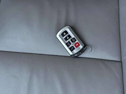 Used 2018 Toyota Sienna image 28