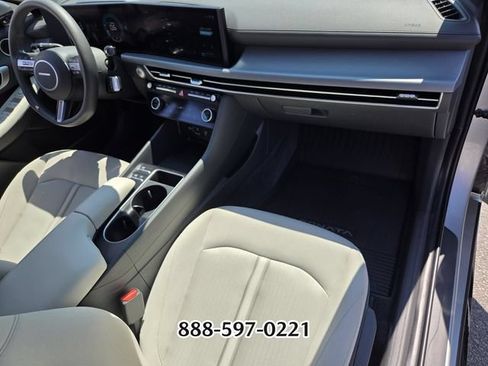 Used 2025 Hyundai Sonata SEL FWD image 18