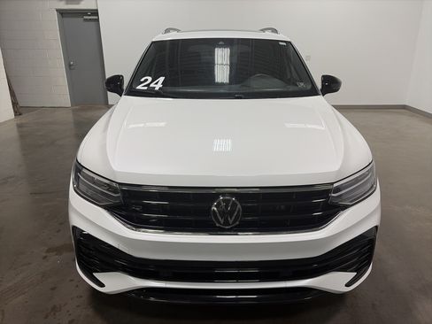 Certified 2024 Volkswagen Tiguan SE R-Line AWD/4WD image 10
