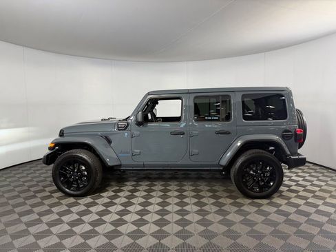 Used 2025 Jeep Wrangler Unlimited Sahara w/ Safety Group AWD/4WD image 11