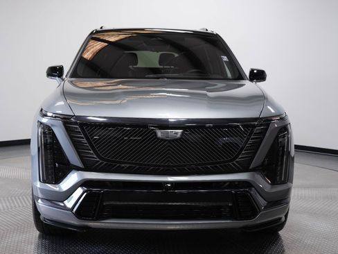 Used 2026 Cadillac Vistiq Platinum w/ LPO, Floor Liner Package AWD/4WD image 2