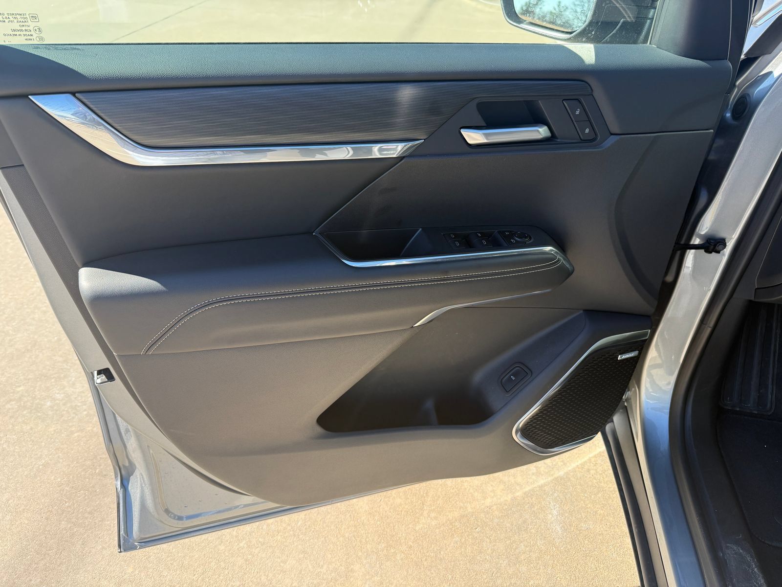 Used 2025 GMC Acadia Elevation FWD image 6