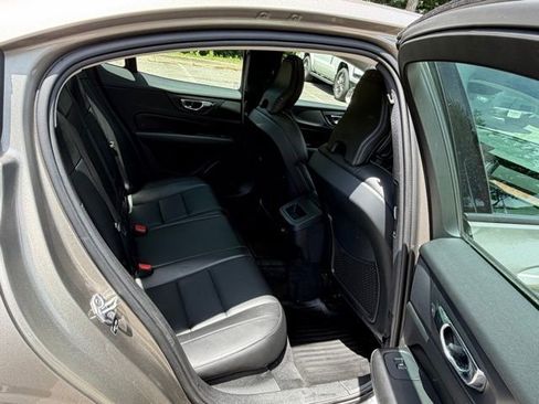 Used 2019 Volvo S60 T6 Momentum w/ Multimedia Package AWD/4WD image 41