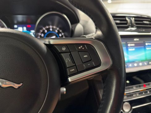 Used 2020 Jaguar F-PACE Prestige image 34