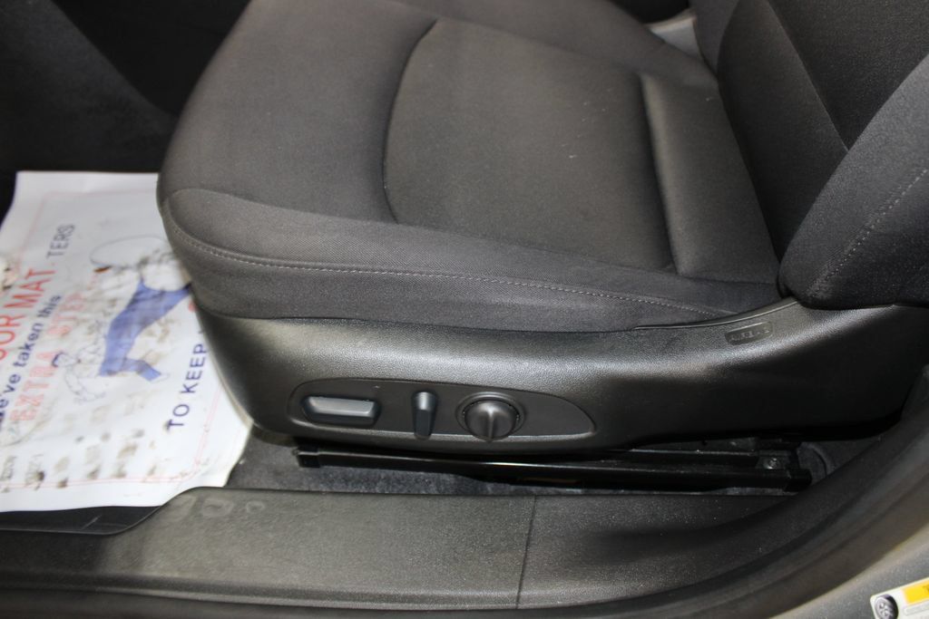 Used 2024 Chevrolet Malibu LT FWD image 12