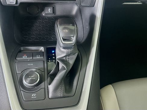 Used 2022 Toyota RAV4 XLE Premium image 25