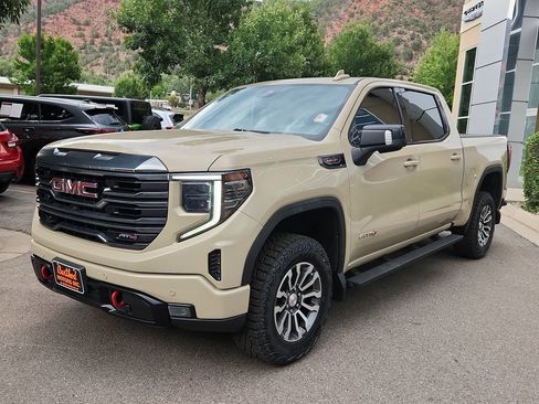 Used 2022 GMC Sierra 1500 AT4 w/ Technology Package AWD/4WD image 6
