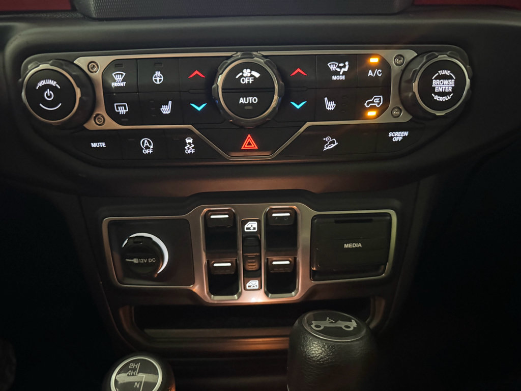 Used 2018 Jeep Wrangler Unlimited Sahara w/ Cold Weather Group AWD/4WD image 24