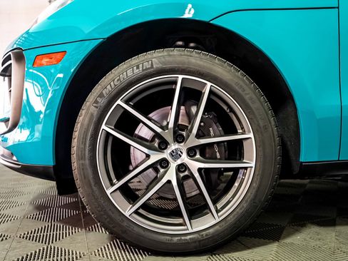 Certified 2023 Porsche Macan image 14