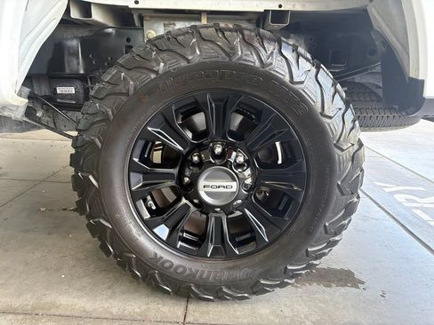 Used 2019 Ford F250 Lariat w/ Lariat Value Package AWD/4WD image 16