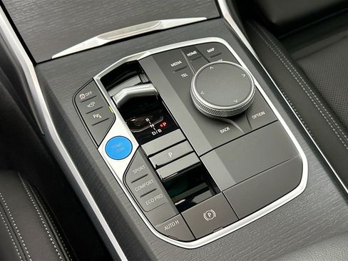 Used 2025 BMW i4 eDrive40 w/ Premium Package image 9