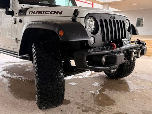 Used 2017 Jeep Wrangler Unlimited Rubicon AWD/4WD image 12