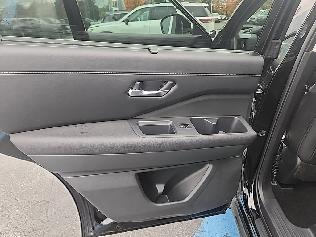 Used 2025 Nissan Pathfinder SL AWD/4WD image 23