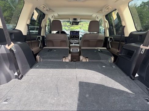 Used 2022 Lexus GX 460 Premium w/ Accessory Package AWD/4WD image 22
